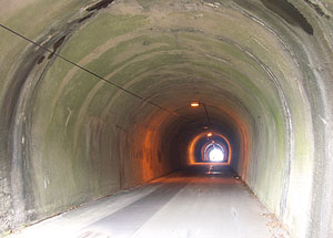 二見トンネル東側内部
